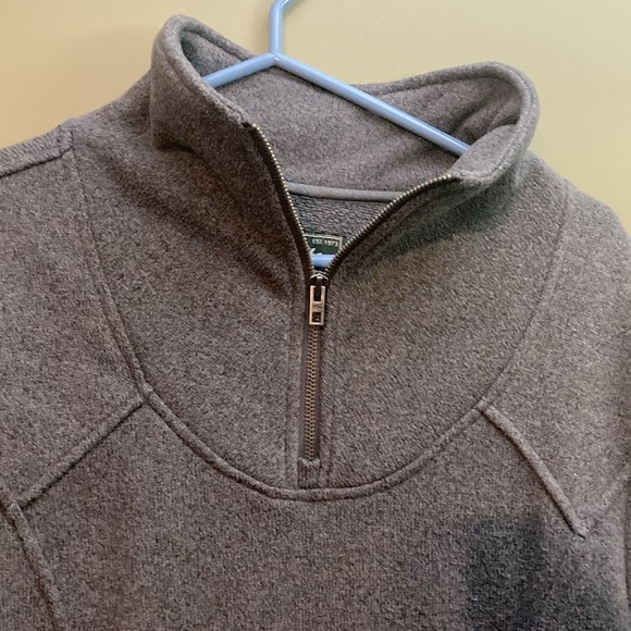 Roots grey polyester sweater with a bit of fuzziness. - Picture 3 of 8